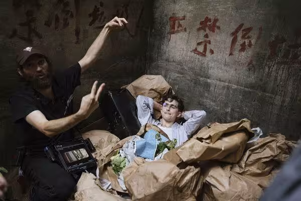 不想影史留別人的屁股!甜茶拒替身「真臀上陣」 慘遭球拍狂抽40次