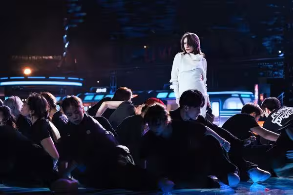 蕭亞軒跨年全開麥唱跳12分鐘嗨翻! 驚喜喊話「演唱會見」