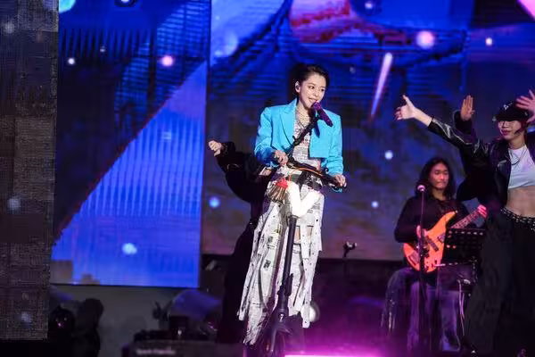 21年沒唱跨年徐若瑄雨中飆歌 J.Sheon投資千萬開餐酒館