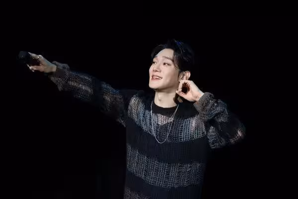福利天花板!EXO CHEN來台「1對1自拍」逾千人 衝下台合唱歌迷
