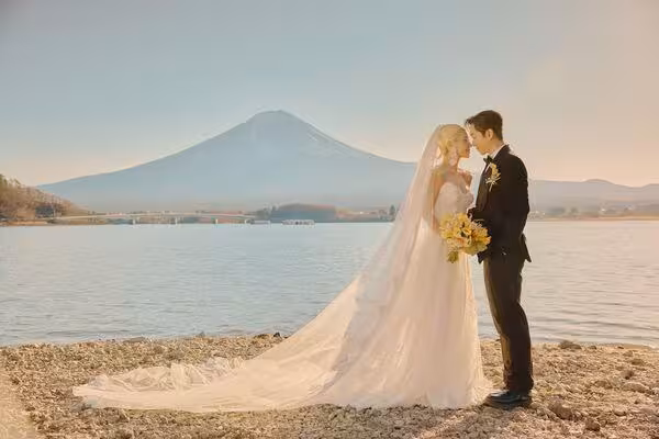 富士山拍婚紗曝光　陳漢典與Lulu閃爆「像太陽永遠都在」