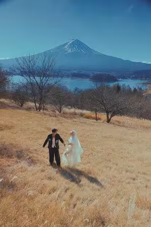 富士山拍婚紗曝光 陳漢典與Lulu閃爆「像太陽永遠都在」