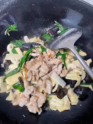 小炒冬筍肉片