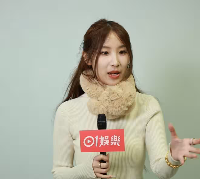 TVB小花稱已向頒獎嘉賓致歉!坦言因過度緊張!詞不達意和內地讀書有關