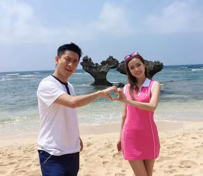 前TVB小花獲電台高層老公慶生!少女感依舊!結婚14年已無生子計劃!