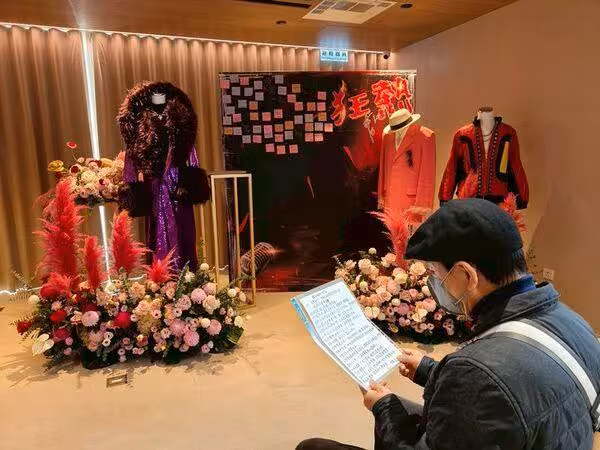 陳凱倫一早赴曹西平靈堂! 手寫信送別老友「最後對話」真摯內容曝光