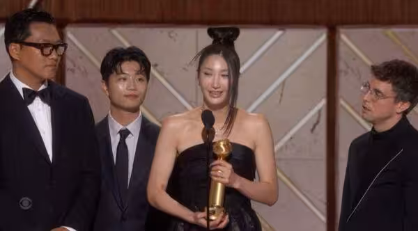 金球／《Kpop 獵魔女團》得獎了！原唱上台落淚…感性感言全場鼓掌