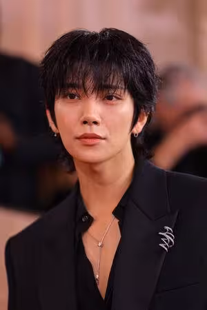 金球獎/SEVENTEEN Joshua「大開深V」帥翻紅毯 一句回家感動網