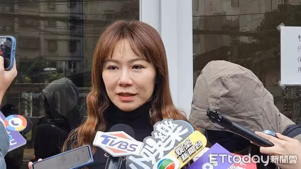 佩甄哭腫雙眼!吊念曹西平「連離開都那麼瀟灑」:希望在天上都好