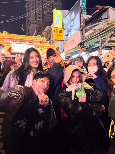 ALLDAY PROJECT夜市趴趴走! 「帥地陪超眼熟」一看是張景嵐男友