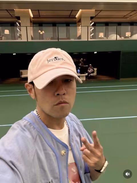 周杰倫登澳網「首輪就遭淘汰」！「連球都沒碰到」比贊對手