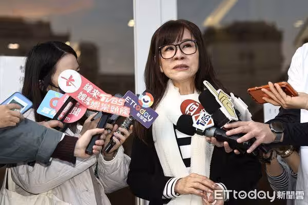 直擊／比親人還親！「前嫂嫂」龍千玉悼曹西平哭到發抖：謝謝你當我靠山