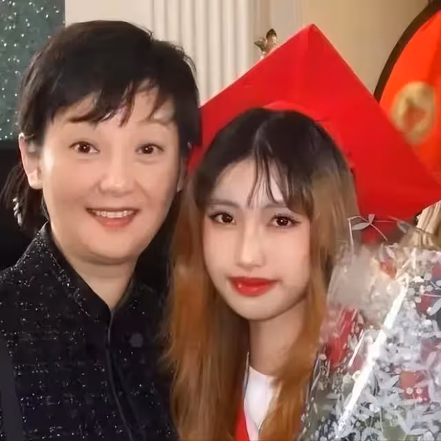 養女的閃躲讓徐帆顏面無存！何賽飛的話終於得到了驗證