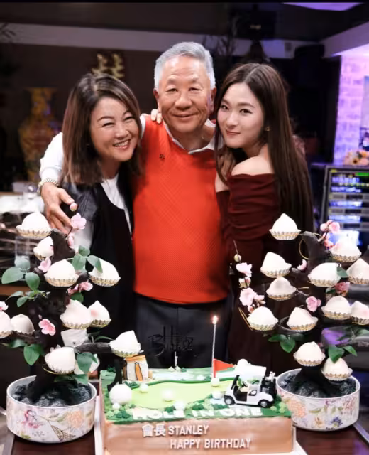 TVB力捧女星為富豪爸爸慶生！媽媽顏值凍齡，撞臉岑麗香？