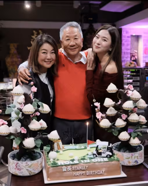 TVB力捧女星為富豪爸爸慶生！媽媽顏值凍齡，撞臉岑麗香？