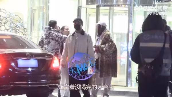 釋小龍疑酒駕遭抓包! 隱婚4年「私約女友人」叫代駕離開全被拍
