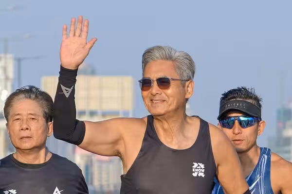 70歲周潤發10K馬拉松完賽!樂喊「要跑到120歲」揭養生慢跑4秘訣