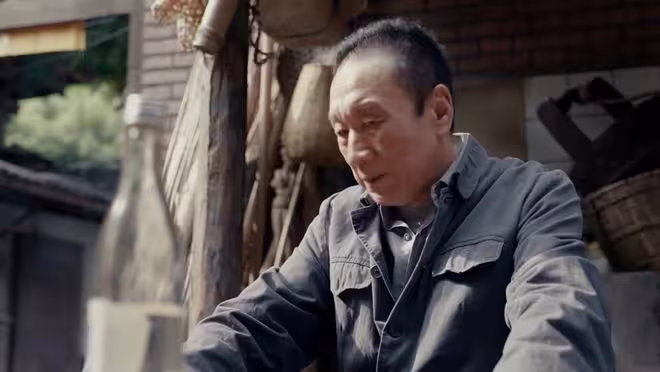 《小城大事》都是親人被抓,鄭德生和楊奶奶的反應高下立現