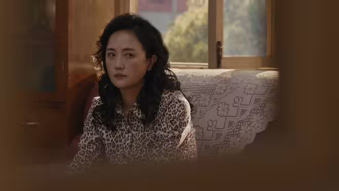 《小城大事》高雪梅一句「憑一張結婚證」,扯掉熱戀婚姻的遮羞布