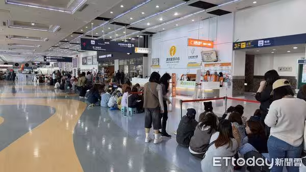 直擊/SJ出發飛高雄! 「小港機場海景第一排滿了」粉絲帶狗追星