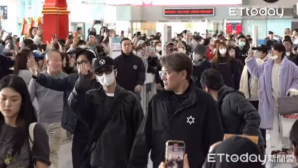 直擊/SJ抵高雄500人接機!粉絲現場討「紅包拿來」 始源衝上前了