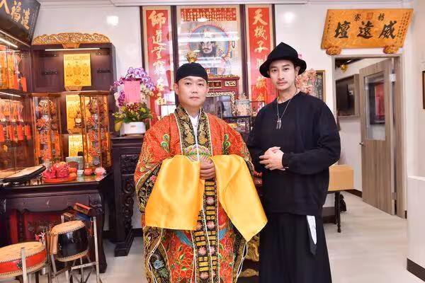 Darren拒當神仙全因「不想打卡上班」!一到片場暴雨秒停 劇組嚇傻:顯靈了