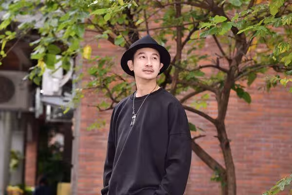 Darren拒當神仙全因「不想打卡上班」!一到片場暴雨秒停 劇組嚇傻:顯靈了