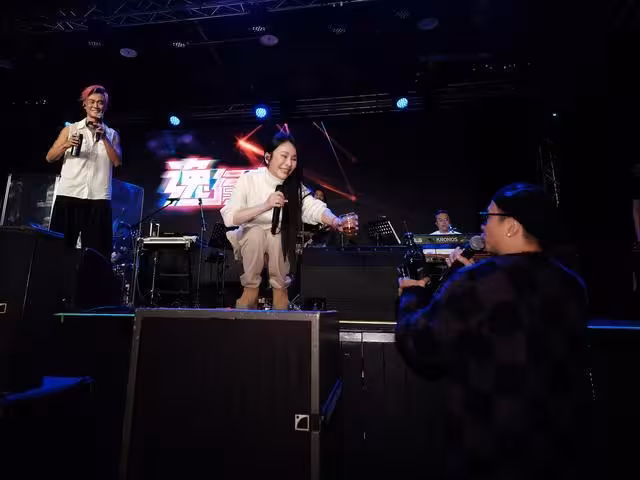 林俊逸古蹟唱一半「曾國城台下喝酒全被拍」! 歐弟不忍:真的很為難