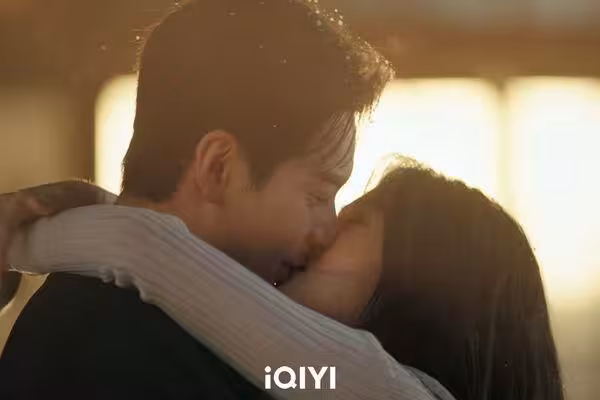 陸劇男神雪中擁吻爆紅女星!一路親回家「轉圈牆咚」激烈到出意外