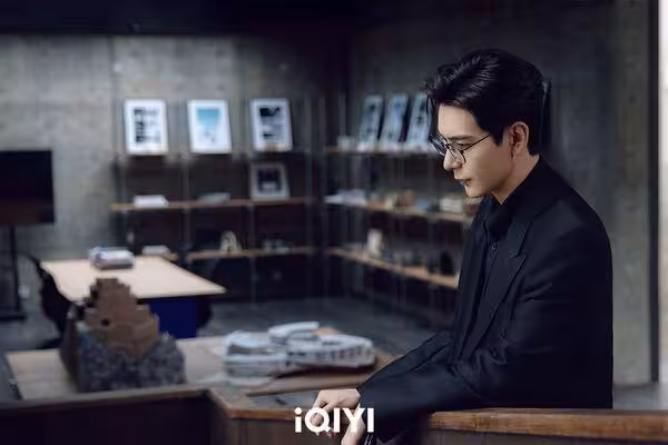 陸劇男神雪中擁吻爆紅女星!一路親回家「轉圈牆咚」激烈到出意外