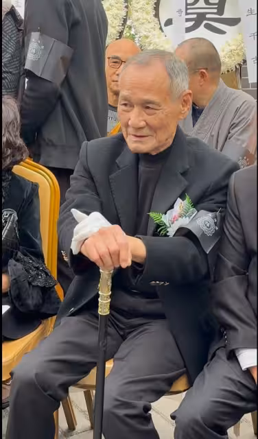 一走走好!香港男星深圳出殯,眾星現身送別!周星馳送花牌致意!