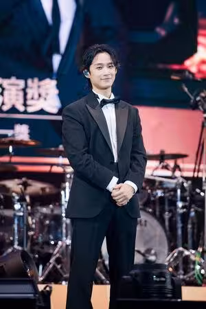 FTISLAND李洪基打瘦瘦針鏟10kg！台上突暈眩「秒掏香蕉吃」