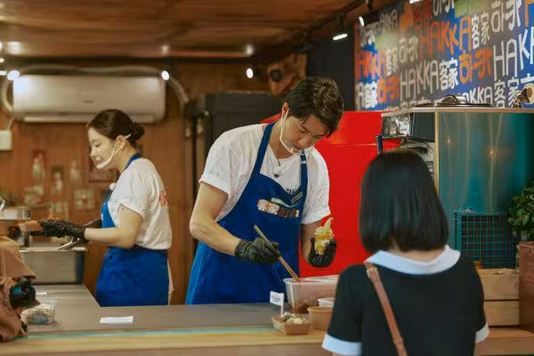 SJ利特領軍《廚師的迫降》來台開店！　大勢女團成員「竟是工讀生」