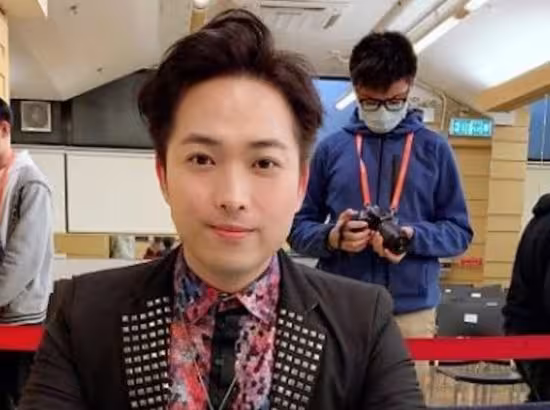 TVB《中年好聲音》參賽者非禮多位男學生！判囚43個月！曾曬與曾志偉合照