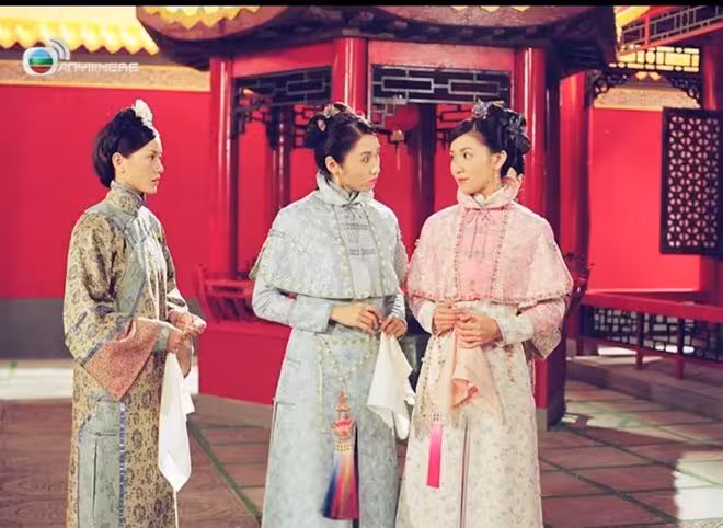 神劇《火舞黃沙》演員驚喜重聚！49歲TVB前女星凍齡現身，曾陷抑鬱邊緣
