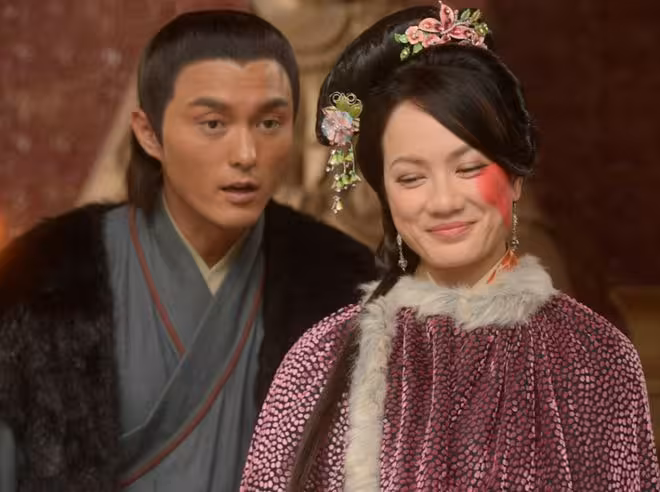 神劇《火舞黃沙》演員驚喜重聚！49歲TVB前女星凍齡現身，曾陷抑鬱邊緣