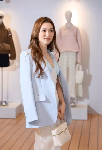 TVB女星穿低胸裝現身活動！回應公公曾志偉卸任後去向！自爆幫某女星打凍卵針