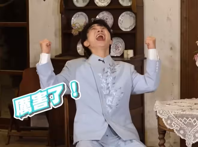 內地歌手周深登上TVB節目，遭王祖藍調侃身高！一句話高情商反擊