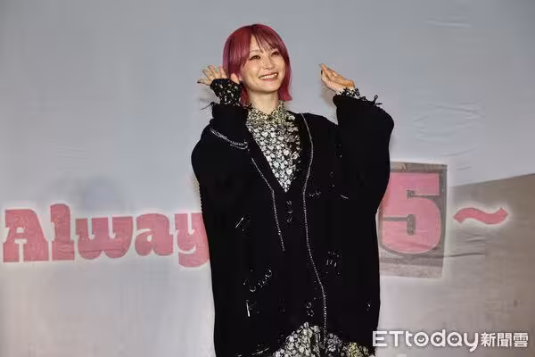直擊/《鬼滅》歌姬LiSA現台北車站!竟遇火警大響 超猛清唱神曲