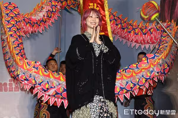 直擊/《鬼滅》歌姬LiSA現台北車站!竟遇火警大響 超猛清唱神曲