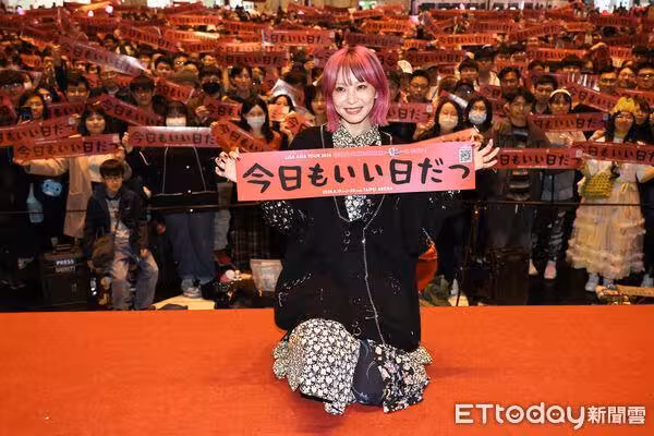 直擊/《鬼滅》歌姬LiSA現台北車站!竟遇火警大響 超猛清唱神曲