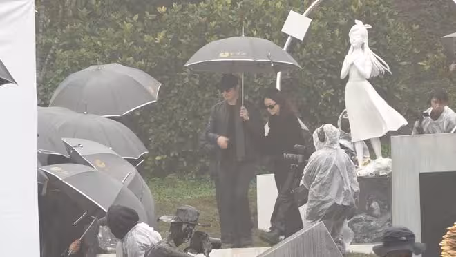 謝欣穎、王柏傑穿全黑共撐一把傘追思大S!被問舊情復燃回應了