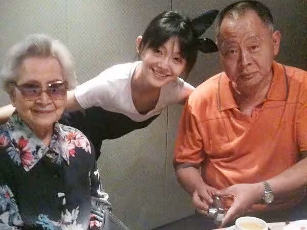 大S雕像不像本人?網翻出「少女原型舊照」 總監曝具俊曄設計本意