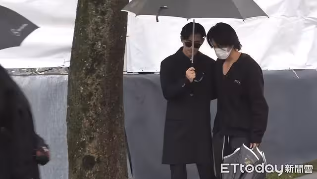 言承旭見大S雕像快碎了!被仔仔攙扶離開 網淚:道明寺來杉菜葬禮