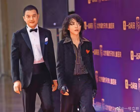 李亞鵬大洗白!直播「撿米粒吃」網看哭 王菲暗捐公益醫院1.5億