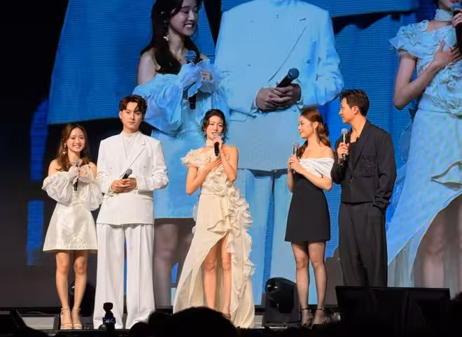TVB34歲花旦廣州大露背現身!與TVB戀綜女神同框,氣質顏值被贊碾壓對方