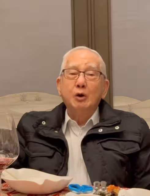 TVB前女星為爸爸慶88歲生日!當場吟詩中氣十足!一家四口合照溫馨!