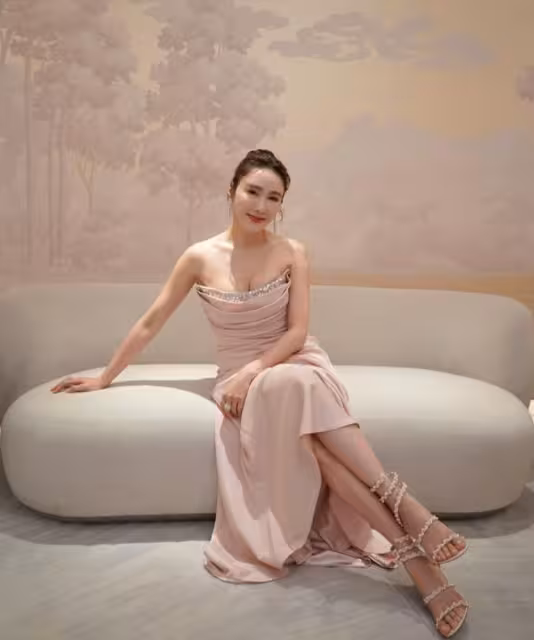 TVB前女星為爸爸慶88歲生日!當場吟詩中氣十足!一家四口合照溫馨!