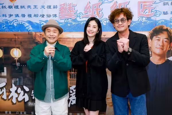 八點檔2男神合體「互相擦汗」 導演目睹全過程驚呆:改拍男男戀