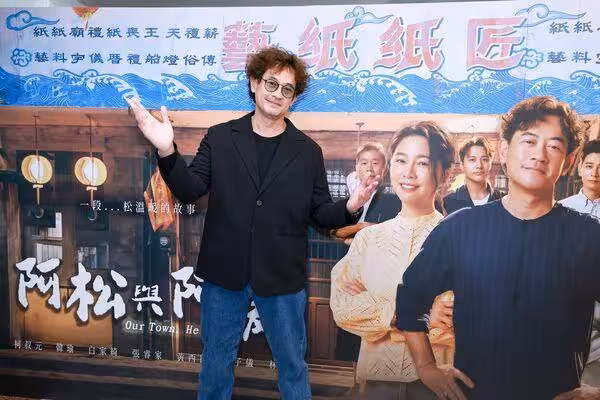 八點檔2男神合體「互相擦汗」 導演目睹全過程驚呆:改拍男男戀